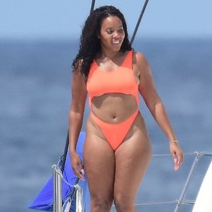 Nude Celebrity Picture Angela Simmons 065 pic
