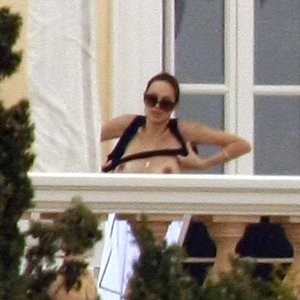 Celebrity Naked Angelina Jolie 020 pic