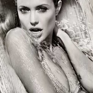 celeb nude Angelina Jolie 025 pic