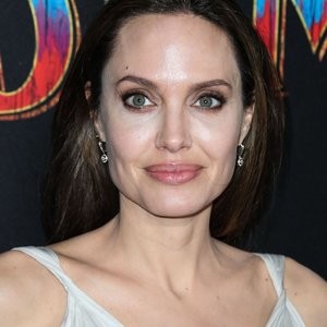 Free nude Celebrity Angelina Jolie 053 pic