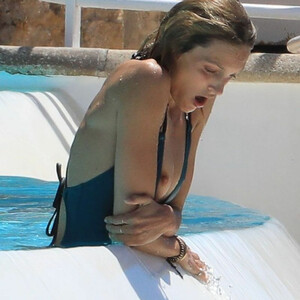Celeb Nude Anja Rubik 017 pic