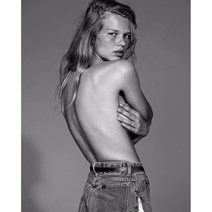 Best Celebrity Nude Anna Ewers 002 pic