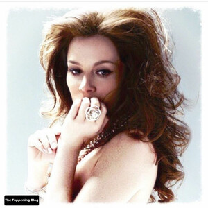 Celeb Naked Anna Friel 020 pic