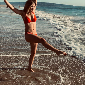 Free nude Celebrity Anna-Marie Dobbins 001 pic