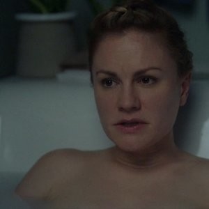 Famous Nude Anna Paquin 002 pic