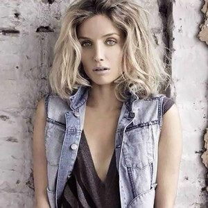 Newest Celebrity Nude Annabelle Wallis 028 pic