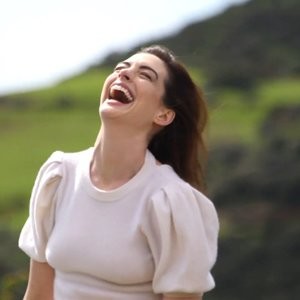 Hot Naked Celeb Anne Hathaway 005 pic