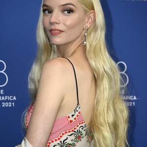 Famous Nude Anya Taylor-Joy 087 pic