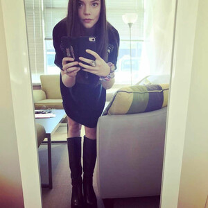 Newest Celebrity Nude Anya Taylor-Joy 009 pic