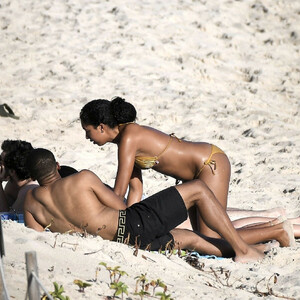 Naked Celebrity Pic Aoki Lee Simmons 043 pic