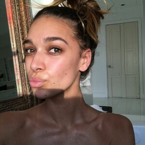 Celebrity Nude Pic April Love Geary 007 pic