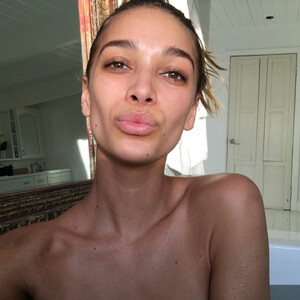 Naked Celebrity Pic April Love Geary 010 pic