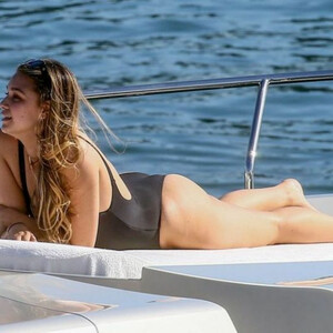 Nude Celeb Pic April Love Geary 081 pic