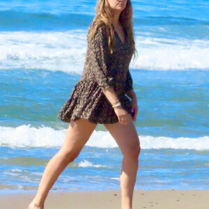 April Love Geary & Robin Thicke Enjoy a Fun Beach Day in Malibu (97 Photos) – Leaked Nudes