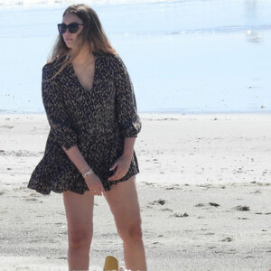 April Love Geary & Robin Thicke Enjoy a Fun Beach Day in Malibu (97 Photos) - Leaked Nudes