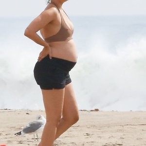 April Love Geary Shows Off Her Growing Baby Bump at the Beach with Robin Thicke (29 Photos) – Leaked Nudes