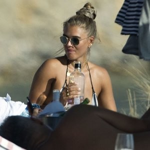 Arabella Chi Looks Sensational Showing Off Her Sultry Body in Ibiza (29 Photos) – Leaked Nudes