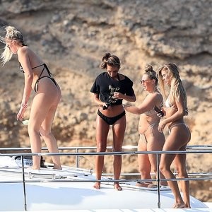 Arabella Chi Shows Off Her Butt on a Boat (26 Photos) – Leaked Nudes