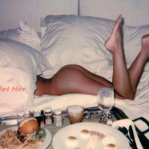 Celebrity Naked Ariana Grande 003 pic