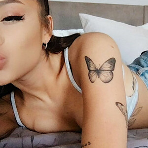 Nude Celeb Pic Ariana Grande 004 pic