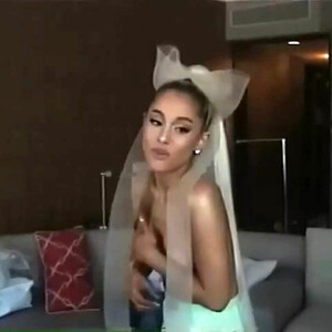Best Celebrity Nude Ariana Grande 019 pic