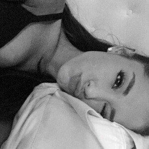 celeb nude Ariana Grande 024 pic