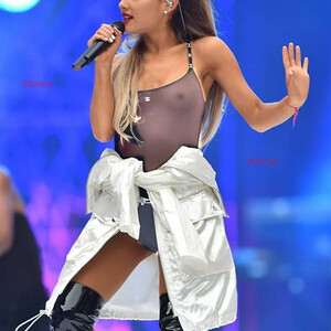 nude celebrities Ariana Grande 033 pic