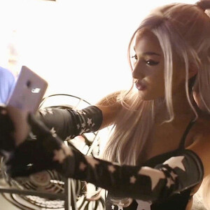 Celebrity Nude Pic Ariana Grande 034 pic