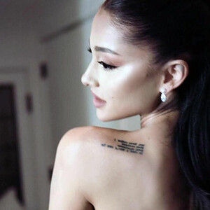 Nude Celeb Pic Ariana Grande 047 pic