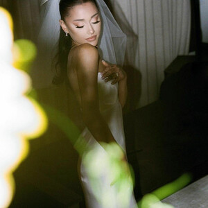 Nude Celeb Ariana Grande 049 pic