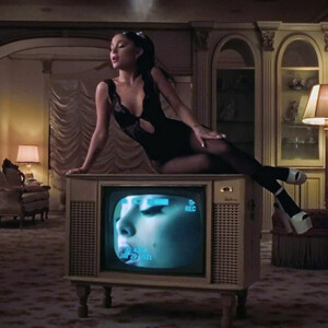 Celeb Naked Ariana Grande 051 pic