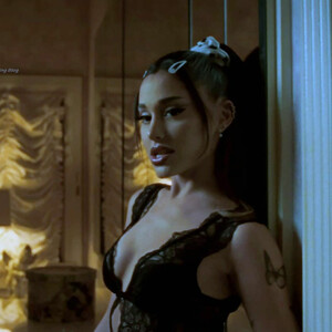 Naked Celebrity Ariana Grande 061 pic