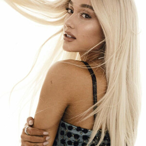 Nude Celebrity Picture Ariana Grande 081 pic