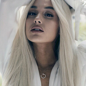 Nude Celebrity Picture Ariana Grande 098 pic