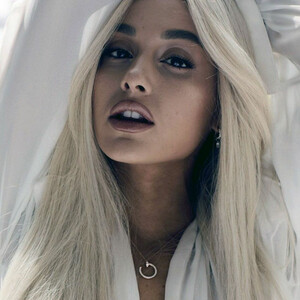 Naked Celebrity Pic Ariana Grande 114 pic