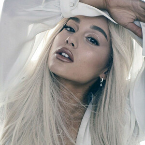 Nude Celeb Pic Ariana Grande 118 pic