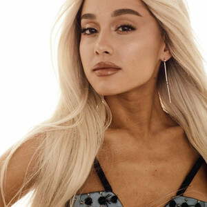 Leaked Celebrity Pic Ariana Grande 128 pic