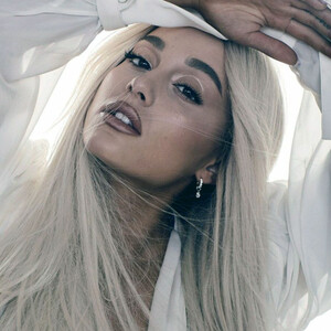 Naked Celebrity Pic Ariana Grande 132 pic