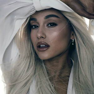 Free nude Celebrity Ariana Grande 134 pic