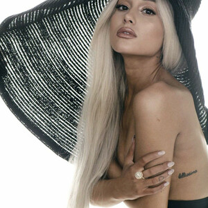 Nude Celebrity Picture Ariana Grande 136 pic