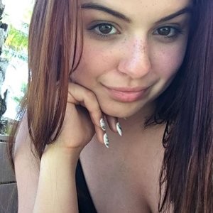 Ariel Winter Cleavage (2 New Photos) – Leaked Nudes