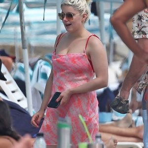 Ariel Winter Gets a Massage from Luke Benward on the Beach (55 Photos) - Leaked Nudes