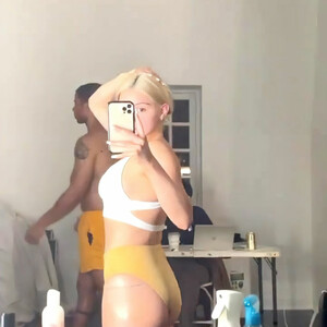 Celebrity Naked Ariel Winter 011 pic