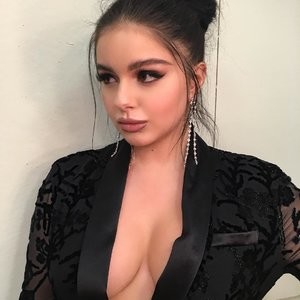 Ariel Winter Sexy (2 Pics + Gif) – Leaked Nudes