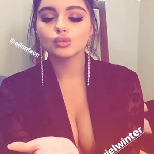 Ariel Winter Sexy (2 Pics + Gif) - Leaked Nudes