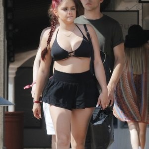 Naked Celebrity Pic Ariel Winter 015 pic