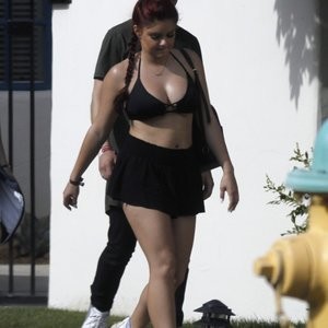 Famous Nude Ariel Winter 023 pic
