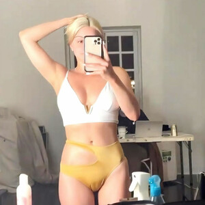 Hot Naked Celeb Ariel Winter 030 pic