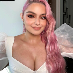 Celebrity Leaked Nude Photo Ariel Winter 091 pic