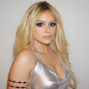 Celeb Nude Ariel Winter 118 pic